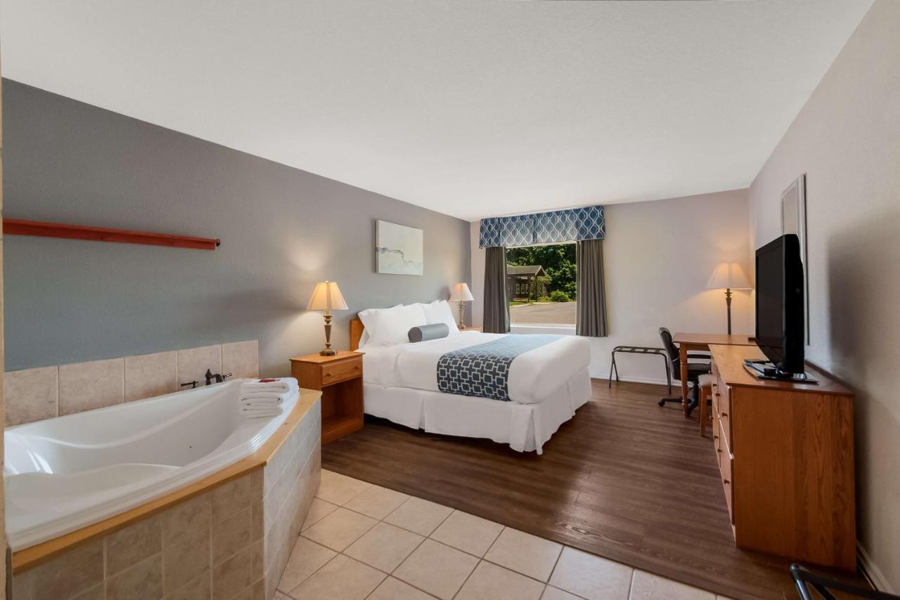 Surestay Plus Hotel By Best Western Berkeley Springs Buitenkant foto